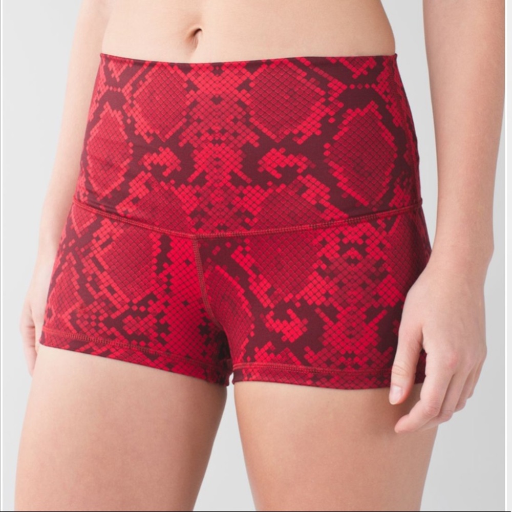 Lululemon Boogie Short (Roll Down) Ziggy Snake Red Tide Cranberry | size 4